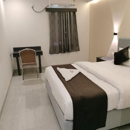 Hotel Paramount فيساخاباتنام المظهر الخارجي الصورة